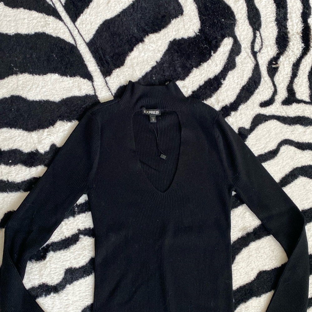 😍NWOT Express Black Mock Turtleneck V-Neck Ribbed Sweater Small - Picture 2 of 4